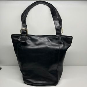 Coach big black leather bag with inside zip pocket